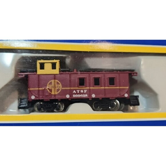 N Scale Life-Like 7710 ATSF Atchison Topeka Santa Fe Cupola Caboose #1943 - Picture 6 of 7